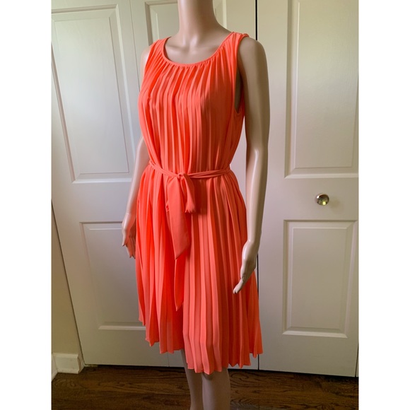 banana republic red pleated dress Very Nice Red Pleated Dress Banana Republic Women Size 0